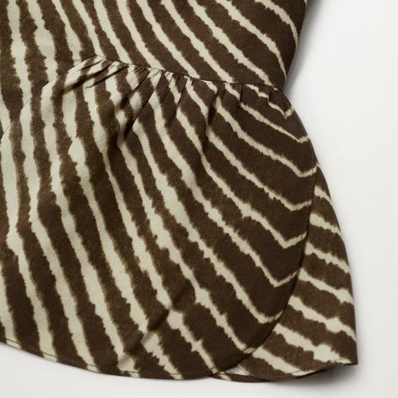 ๐คNWT - Flowy Zebra Printed Top Khasi - Picture 7 of 14